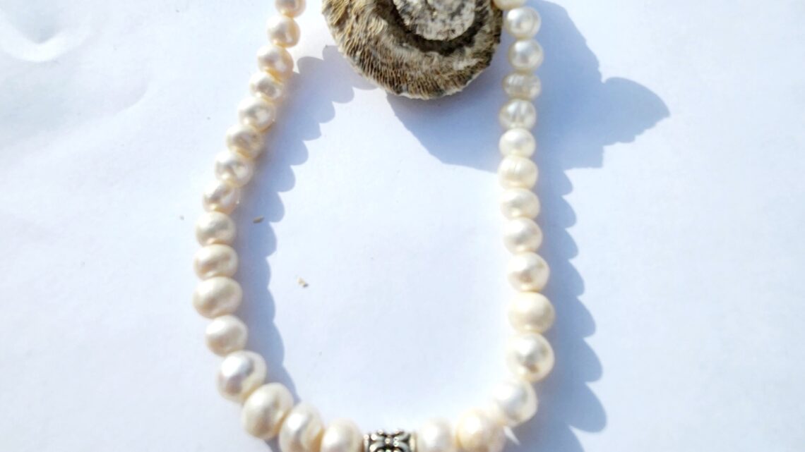 Bracelet de cheville perles blanches